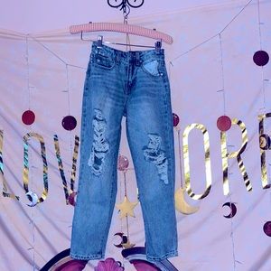 Young girls Ripped Jeans